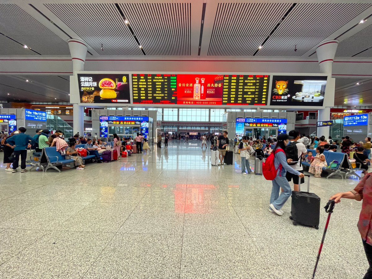 Finding the Gate Reading LED Screens and Color-Coded Landmarks